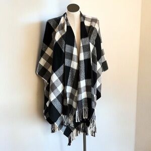 Asymmetrical fringed open poncho cardigan shawl wrap black gray & white